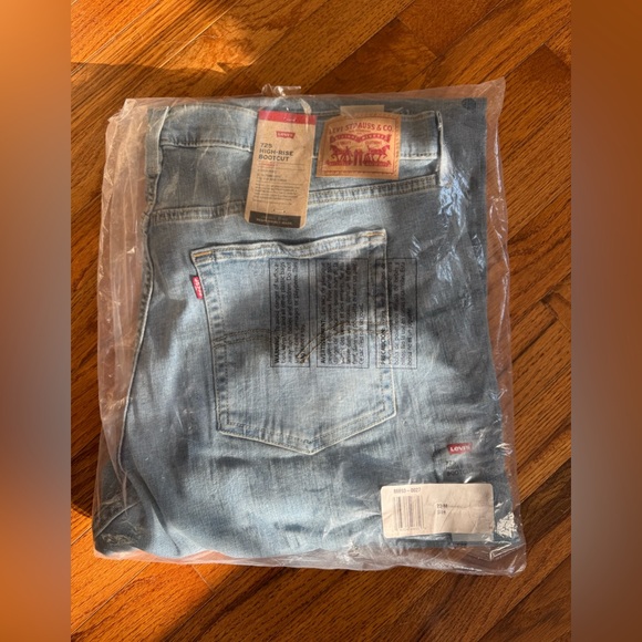 Levi’s 725 high rise boot cut plus 22w - Picture 3 of 4